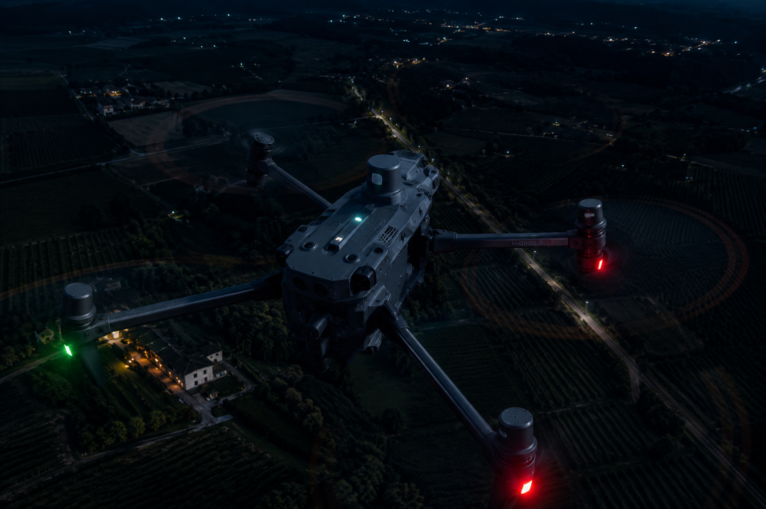 Drone termico in volo durante un monitoraggio notturno